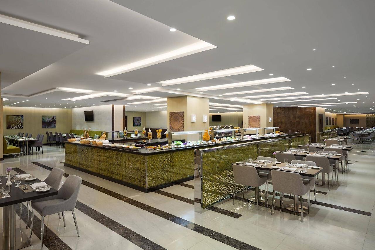 M Hotel Makkah By Millennium Mecca Exterior foto The hotel's breakfast buffet