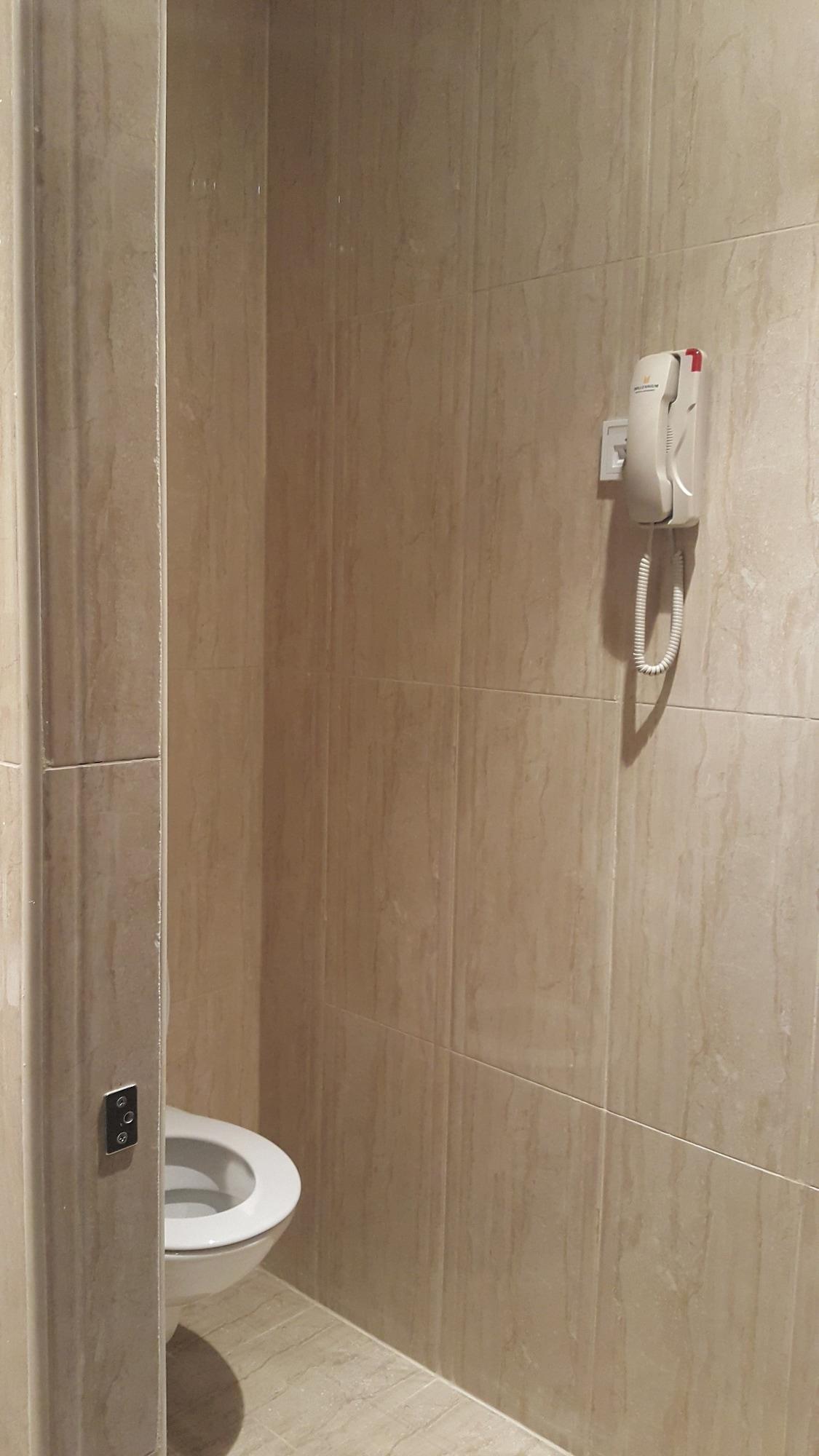 M Hotel Makkah By Millennium Mecca Exterior foto A shower stall