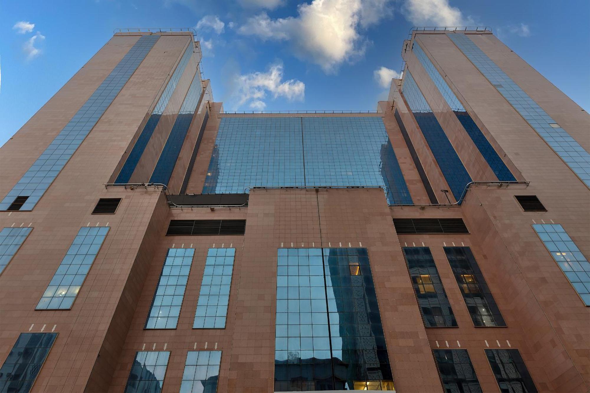 M Hotel Makkah By Millennium Mecca Exterior foto The building of the National Bank of Greece