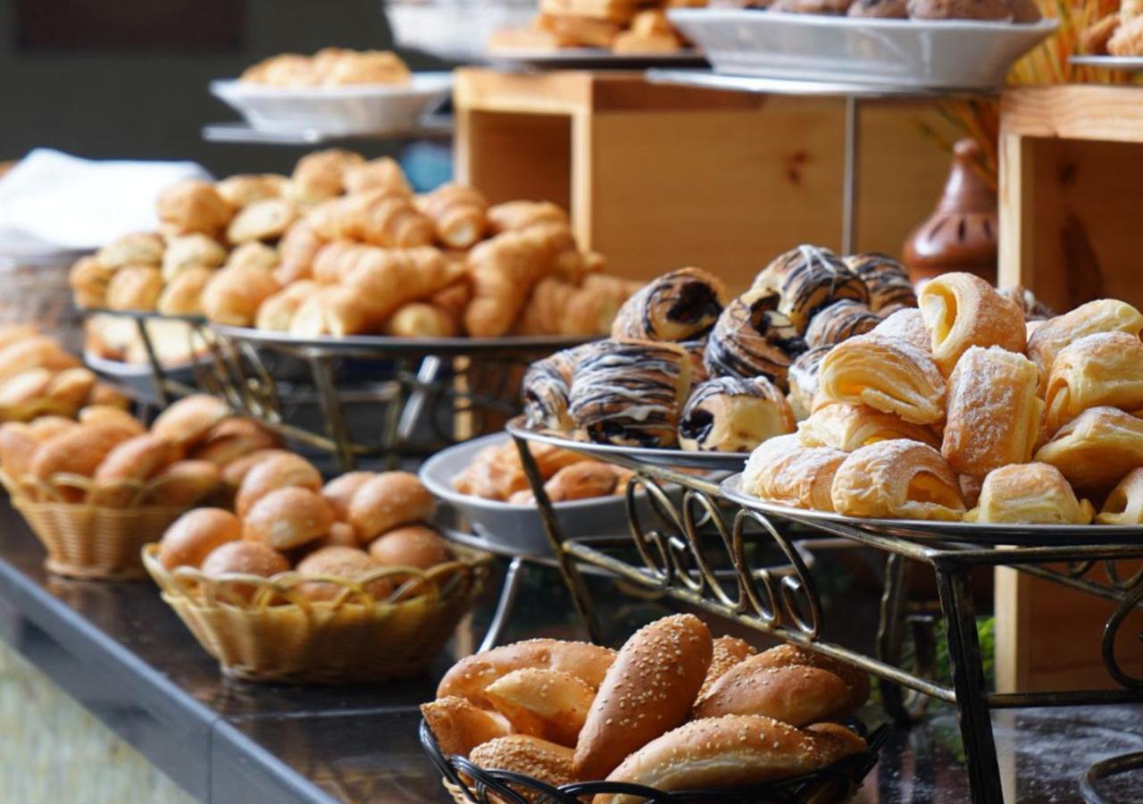 M Hotel Makkah By Millennium Mecca Exterior foto Various types of bread