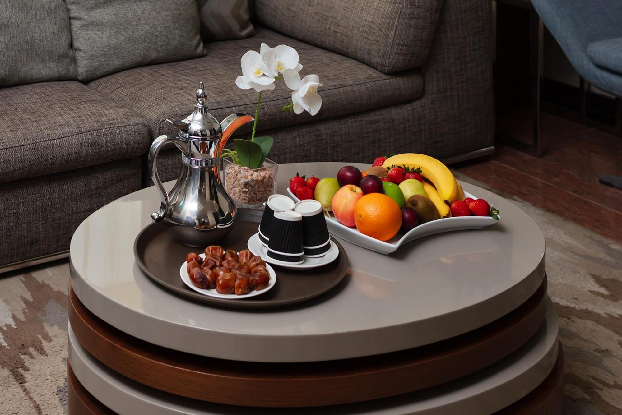 M Hotel Makkah By Millennium Mecca Exterior foto A rotating table