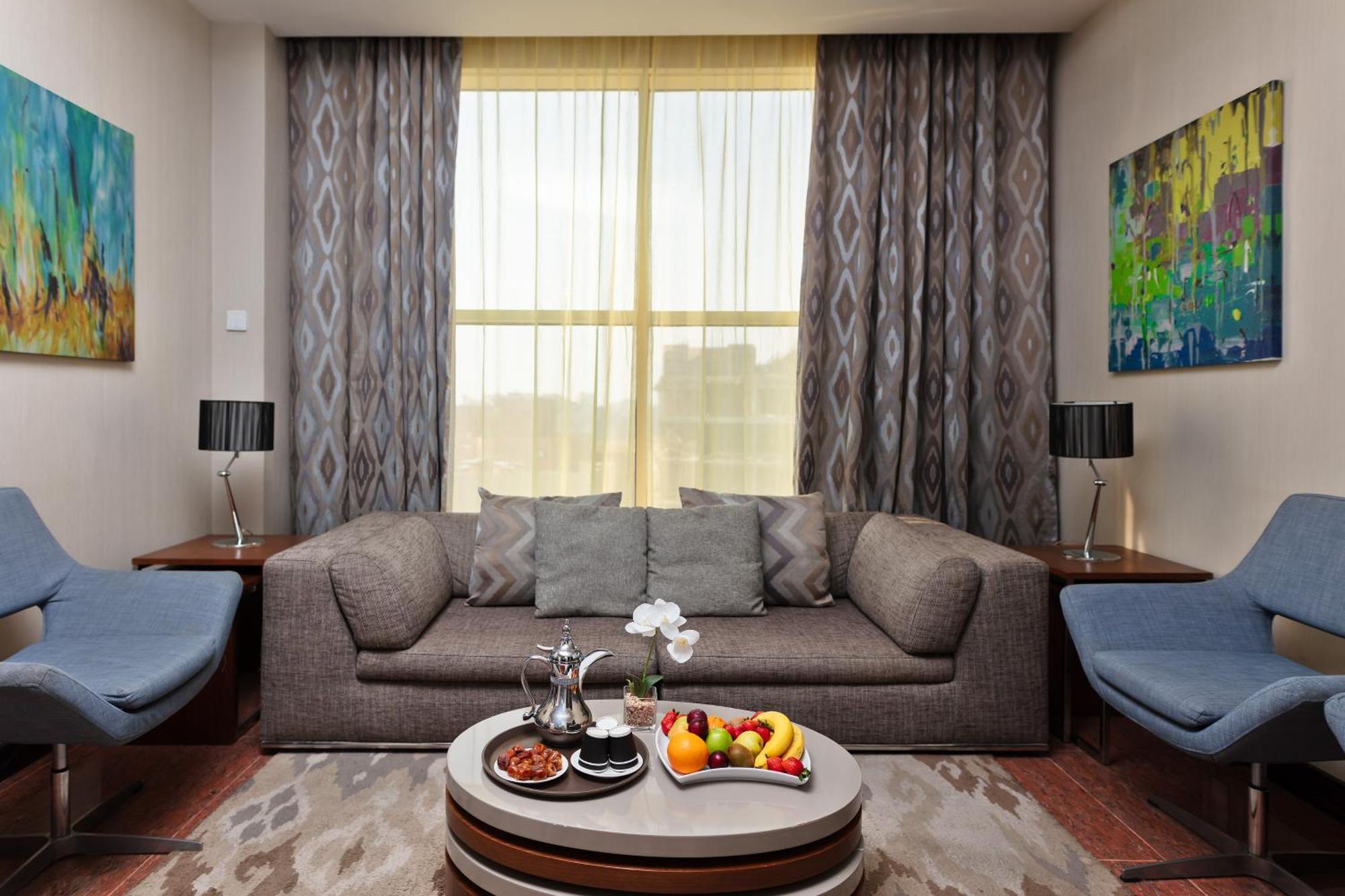M Hotel Makkah By Millennium Mecca Exterior foto A living room in a hotel