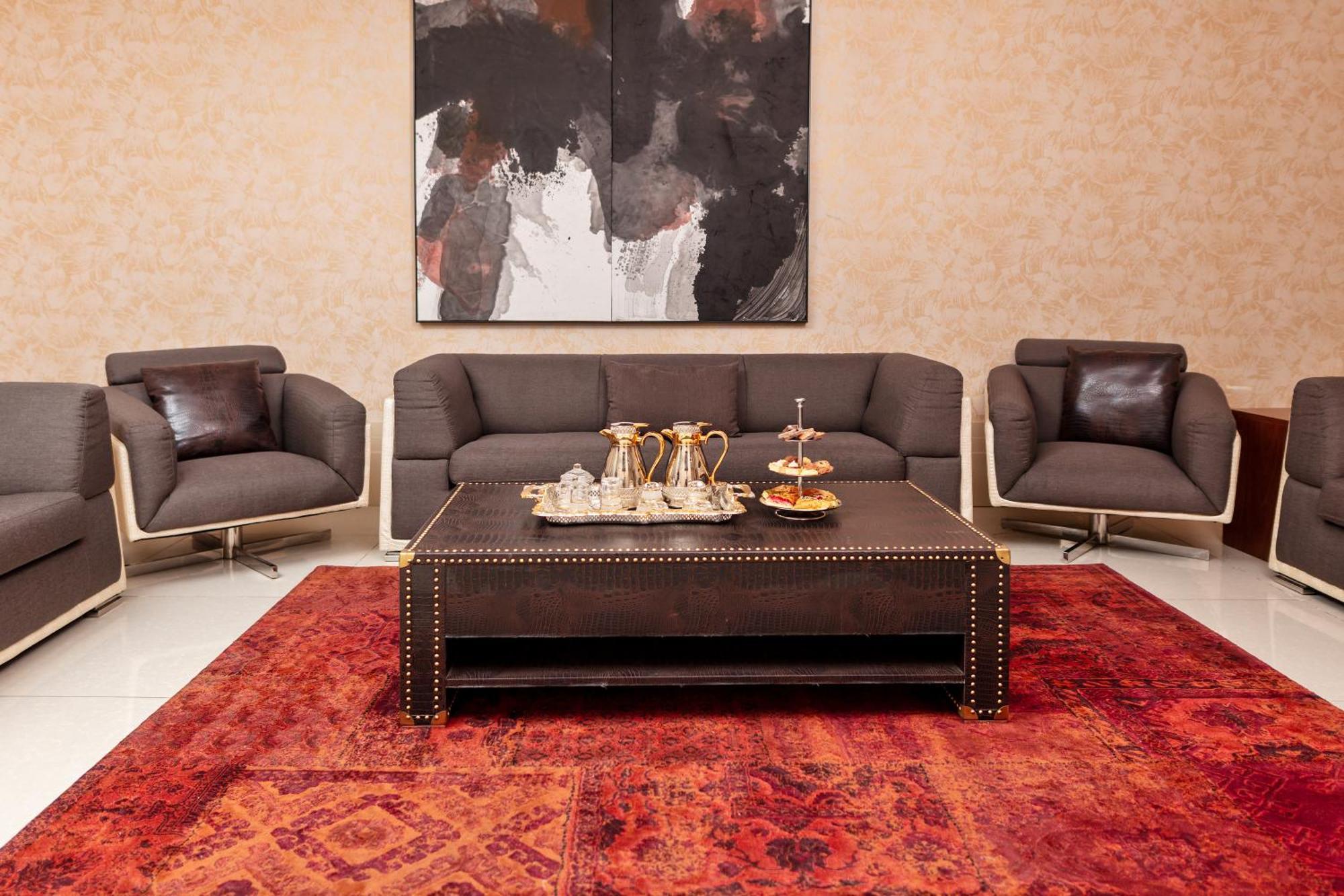 M Hotel Makkah By Millennium Mecca Exterior foto A coffee table with a leather top