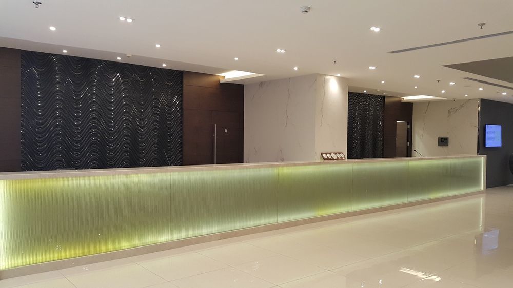 M Hotel Makkah By Millennium Mecca Exterior foto Reception desk