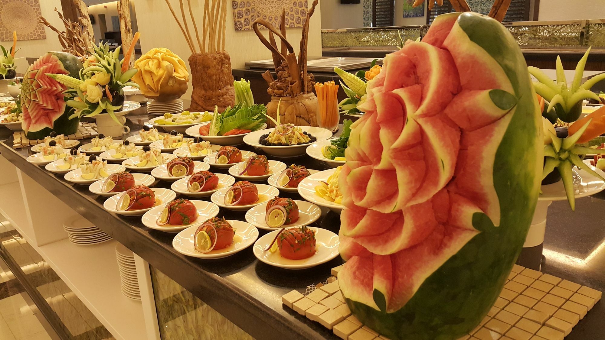 M Hotel Makkah By Millennium Mecca Exterior foto A buffet at a luxury hotel in Bangkok