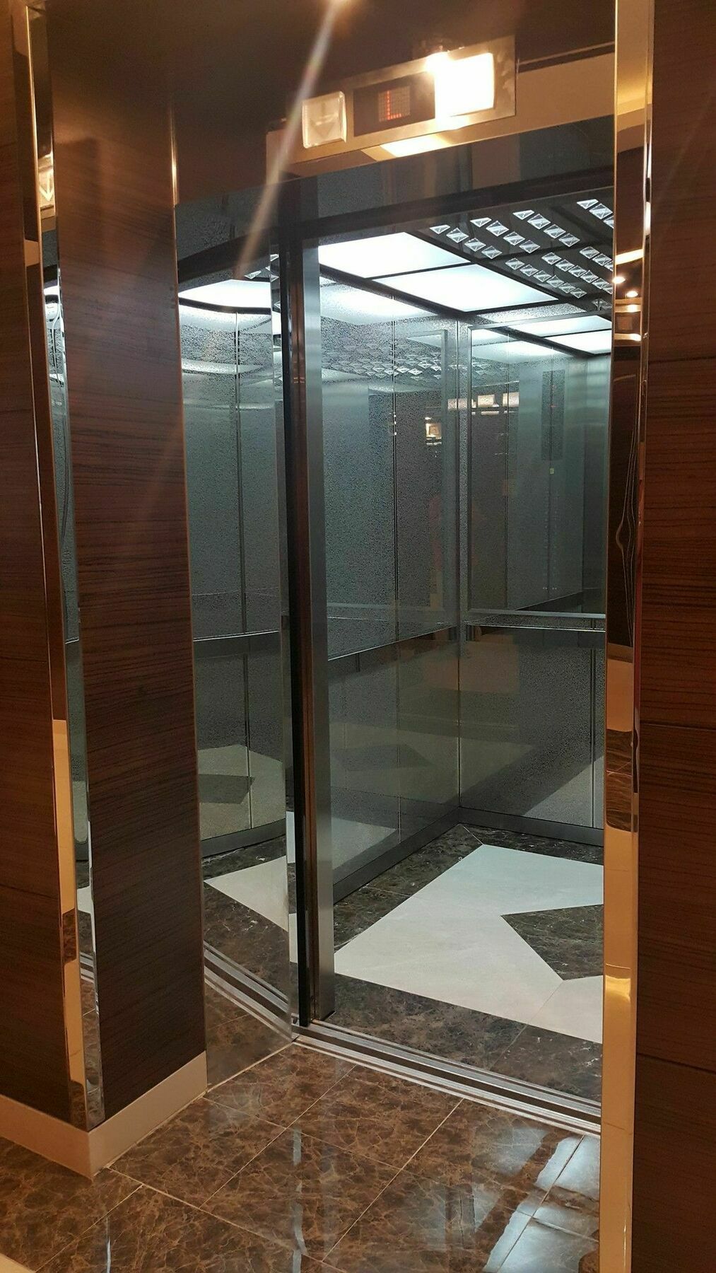 M Hotel Makkah By Millennium Mecca Exterior foto A lift cabin